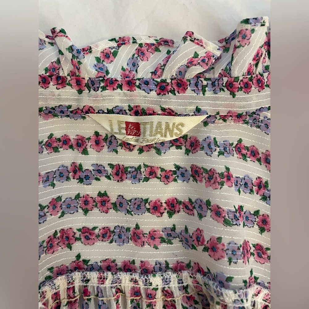 Cute Floral Top, Size Small, Good Condition - Picture 4 of 4